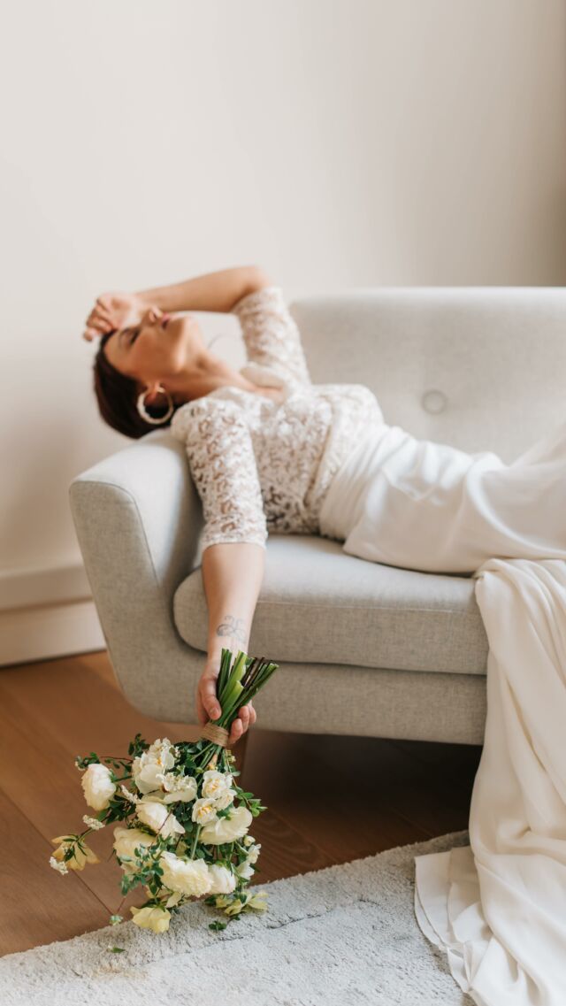 Vous vous demandiez quels mots utiliser pour décrire le bouquet de mariée de vos rêves? Les voilà ! 

@npeetersphotography (photo)
@laetitia.de.radzitzky (makeup & hair) 
@mo.s_model (model) 
@lauredesagazan.belgium (dress)

#mariage2024 #fleurssauvages #organicflowers